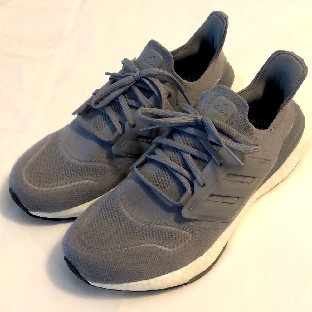 ADIDAS Ultra Boost 22 Grey White GX5460 Men's Size 10.5